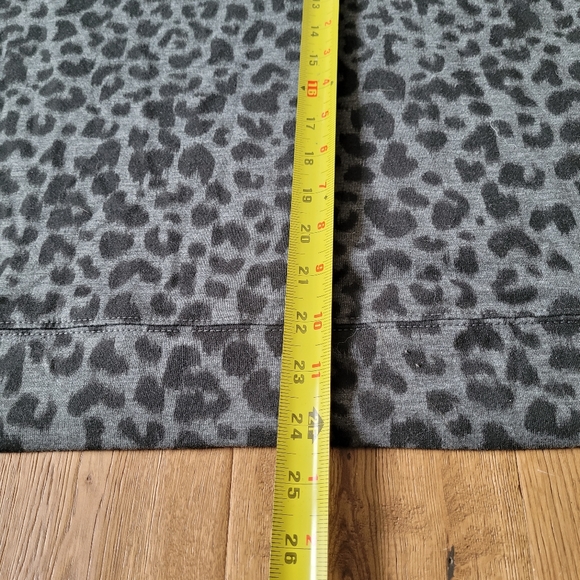 XL DANSKIN Lightweight Leopard Print Sweatshirt - Picture 4 of 5